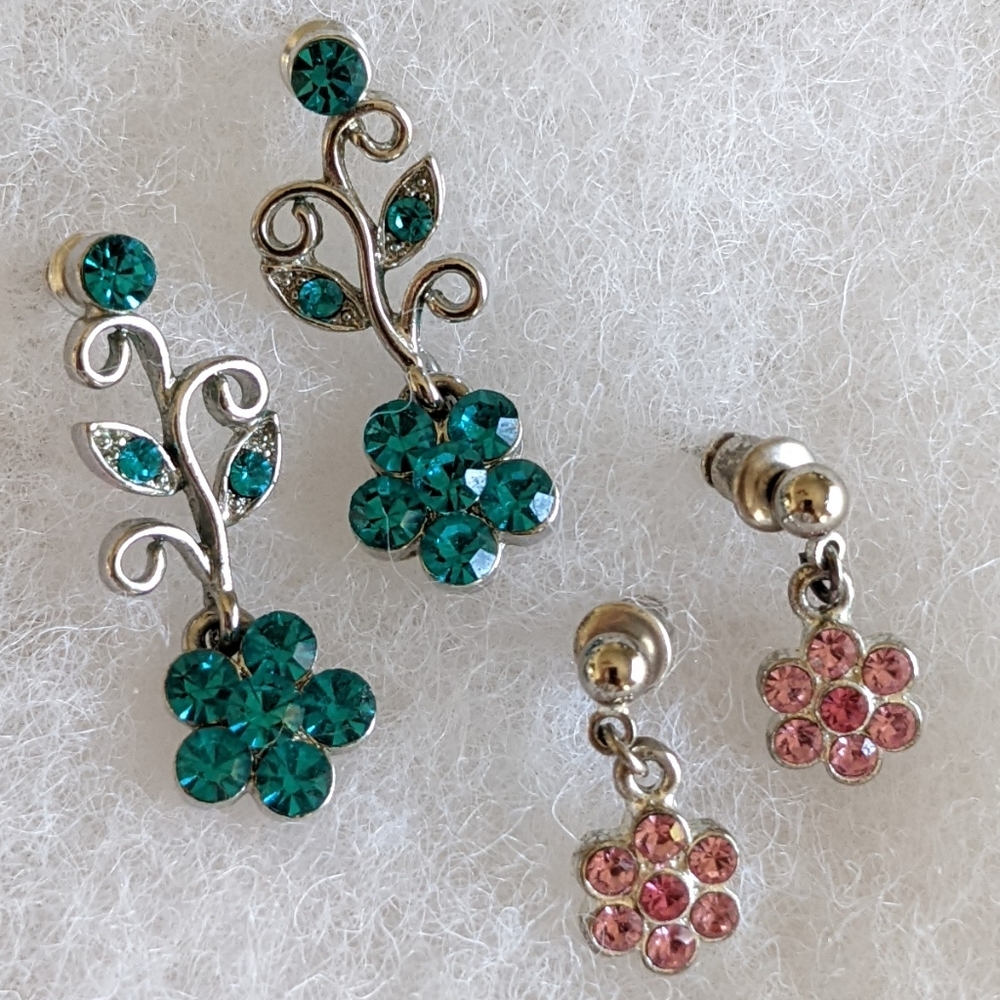 2 Pairs of Flower Rhinestone Post Earrings!